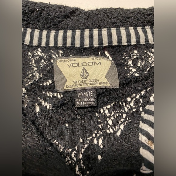 Volcom Women’s Corpo Class Button Down - Picture 5 of 7